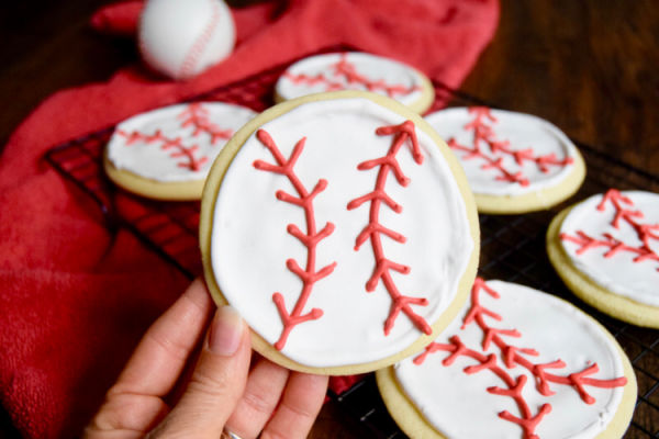 Easy Baseball Cookies - That Baseball Mom